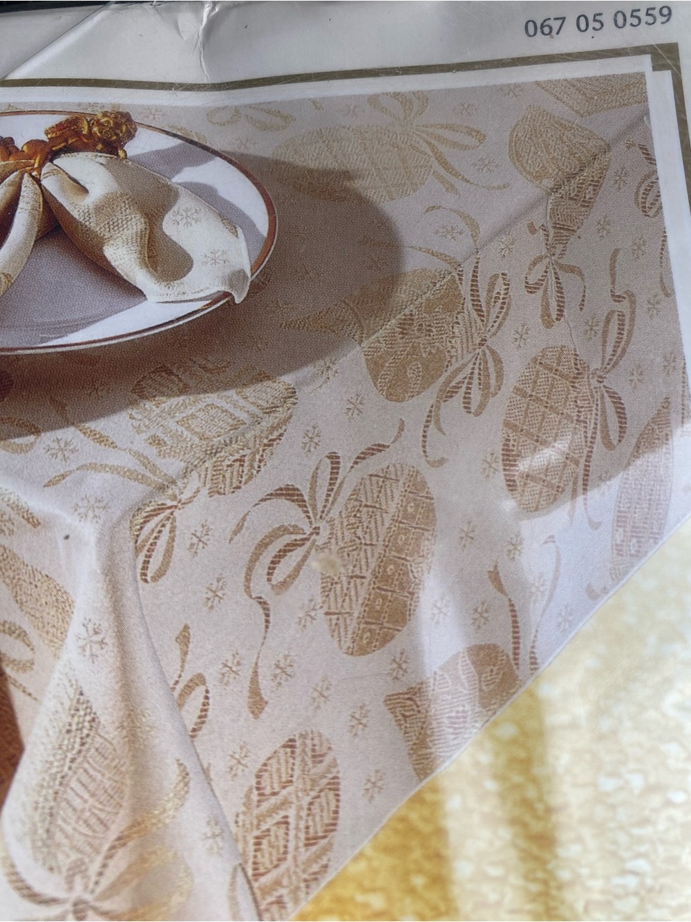 Cream & Gold Bow Pattern Tablecloth - Picture 4 of 6